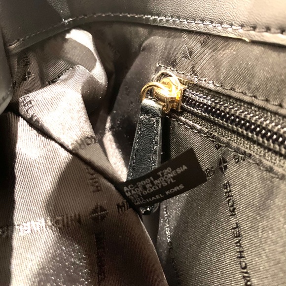 Michael Kors Gramercy LG Pebbled Leather Satchel Crossbody - Picture 8 of 9